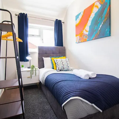 Stunning House Free Parking Garden Wifi Vakantiehuis