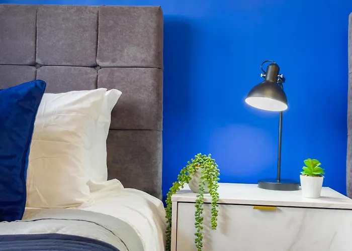 Nyaraló Stunning House Free Parking Garden Wifi *