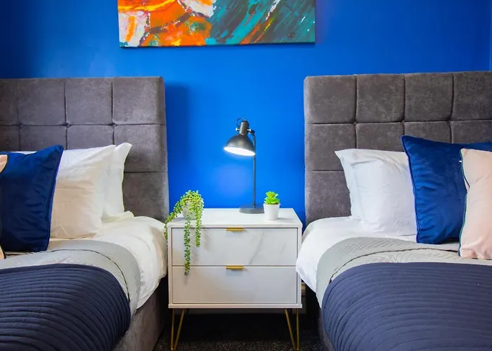 Dom wakacyjny Stunning House Free Parking Garden Wifi