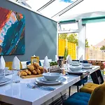 Stunning House Free Parking Garden Wifi Casa de Férias