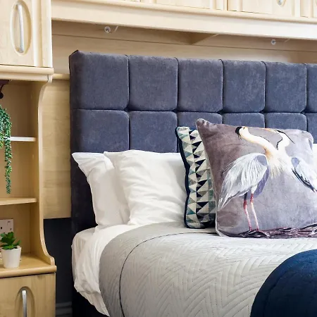 Ferienhaus Stunning House Free Parking Garden Wifi *