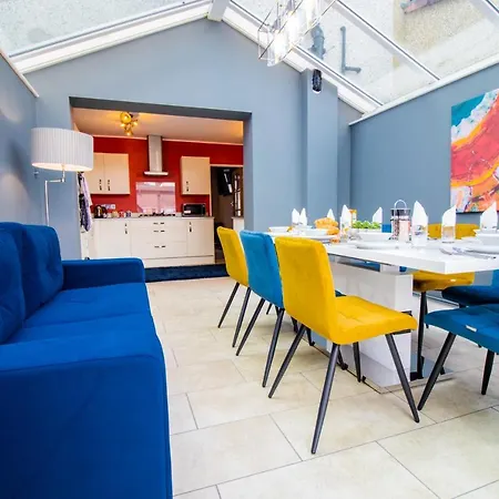 Stunning House Free Parking Garden Wifi Ferienhaus