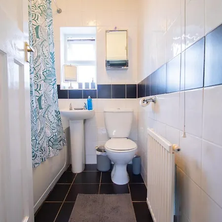 Stunning House Free Parking Garden Wifi Ferienhaus *