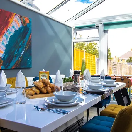 Stunning House Free Parking Garden Wifi Ferienhaus